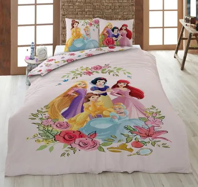 Ambiente Aufnahme vom Disney Princess Mädchen Bettwäsche Set 135 x 200 cm 100% Baumwolle in einem Bett