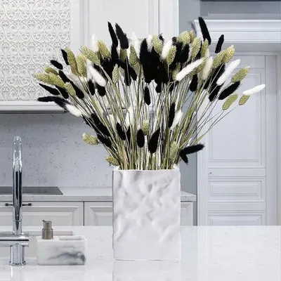 Image de Lot de 120 fleurs séchées d'herbe de la pampa pour la décoration, bouquet naturel de fleurs séchées, herbes et plumes de lapin noir et blanc, fleurs séchées pour une décoration de table bohème.