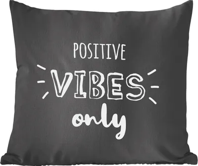 Produktbild von MuchoWow® Zierkissen Sofakissen Wohnzimmer Dekokissen 45x45 cm Zitate - 'Nur positive Schwingungen' - Sprichwörter - Schlafpolster - Polster für das Sofa