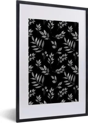Produktbild von MuchoWow® Gerahmtes Poster Muster von Zweigen mit Blättern und Beeren auf schwarzem Hintergrund - schwarz und weiß 40x60 cm - Poster mit Schwarzem Bilderrahmen Wandposter Rahmen Foto Bilder - Poster in Rahmen