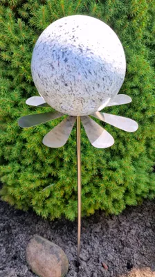 Produktbild von Blütenzauber Rotterdam Rosenkugel 15 cm Edelstahl  weiß gesprenkelt Gartenstecker Deko mit Stab 80 cm