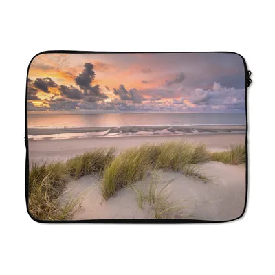 Produktbild von MuchoWow® Laptop Hülle 15 Zoll Sonnenuntergang - Düne - Strand - Pflanzen - Meer Laptoptasche - Laptoptasche - Sleeve - Rundum-Schutz