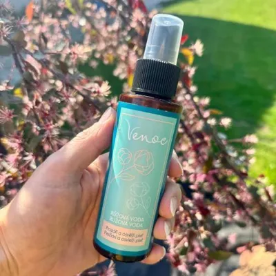 Produktbild von Rosenwasser 100 ml aus bulgarischen Rosen für Haut- & Haarpflege, Make-up-Fixierung, feuchtigkeitsspendend