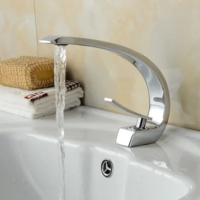 Produktbild von Wasserfall-Waschtischmischer Auralum Design mit einem Griff aus verchromtem Messing für das Badezimmer