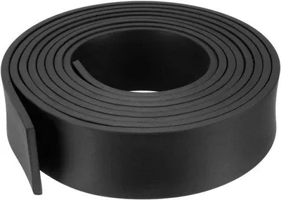 Obrázok produktu pre Čierna obdĺžniková tesniaca páska z EPDM, šírka 45 mm, hrúbka 5 mm, dĺžka 3 metre.