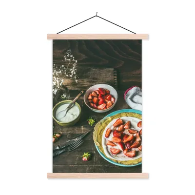 Produktbild von MuchoWow® Textilposter Erdbeere - Rustikal - Obst - Rustikale Blumen 120x180 cm mit holzfarbenen Rahmen - Textil-Plakat