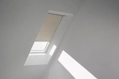Obrázok produktu pre Zatemňovacia roleta na strešné okno VELUX elektrická DML CK06 4579K béžová