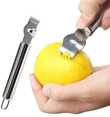 Produktbild von Ibenzoa® Zitronenreibe & Sparschäler – Profi-Zestenreißer für Zitrusfrüchte, Edelstahl 16,5 x 2,6 cm, kompakt mit Aufhängeöse und Schlitzmesser