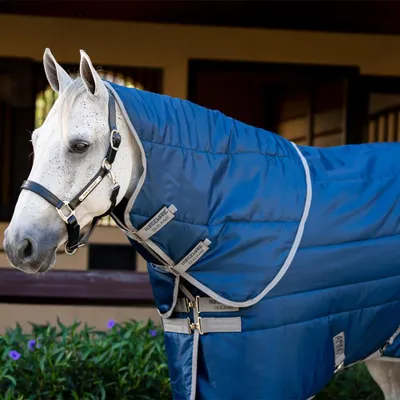 Obrázok produktu pre Horseware Amigo Ripstop Insulator, stabilná deka, 100 g – veľkosť L – s otvorom na hlavu – tmavomodrá/titánovo sivá
