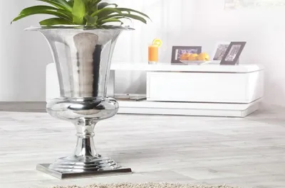 Produktbild von Casa Padrino Designer Aluminium Vase Silber Ø 35 x H. 60 cm - Luxus Blumenvase im Pokal Design