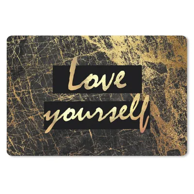 Produktbild von MuchoWow® Schreibtischunterlage Zitate - Selbstvertrauen - Gold - Schwarz 60x40 cm - XXL Mauspad - Großes Mauspad