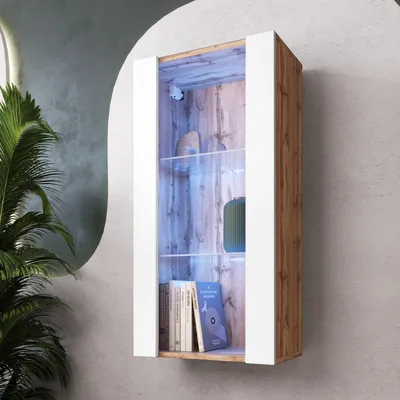Produktbild von Komodee, Hängende Vitrine Schrank Tivoli, Weiß/Wotan, Breite 50cm x Höhe 100cm 50cm x Tiefe 29cm, LED Blau, 2 Regalböden, für Wohnzimmer, Schlafzimmer, Eingang