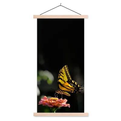 Produktbild von MuchoWow® Textilposter Schmetterling - Botanisch - Blume 40x80 cm mit holzfarbenen Rahmen - Wohnzimmer