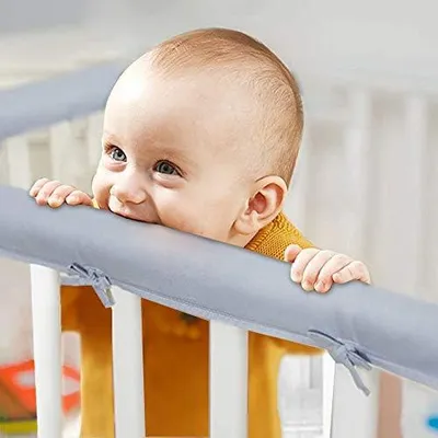 Produktbild von 3-teiliges Schutzset für Kinderbettgitter – Beißschutz für Standard-Kinderbetten – 128 x 18 cm / 68 x 18 cm (grau)