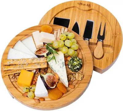 Produktbild von Holz Käseplatte mit 4 Messern Set