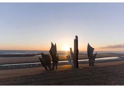 Image de Tableau mural encadré lever du jour Omaha Beach 65x97 cm, Tableau mural moderne pour décoration intérieure