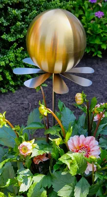 Produktbild von Blütenzauber Rotterdam Rosenkugel 15 cm Edelstahl gold matt gebürstet Gartenstecker Deko mit Stab 80 cm