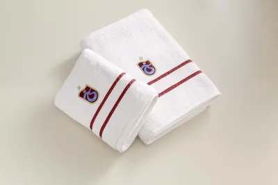 Produktbild von TAÇ Trabzonspor Handtuch 50x90 cm – Offizielles Lizenz-Gesichtshandtuch aus 100% Baumwolle – Saugstarkes Frottee für Bad, Gym & Sport – Burgunderrot Blau