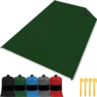 Obrázok produktu pre Uniqoos® Vodotesná pikniková deka 200 x 140 cm – polyesterová deka na pláž a do prírody, bez piesku, umývateľná, kompaktná a ľahká, zelená, pre až 4 osoby