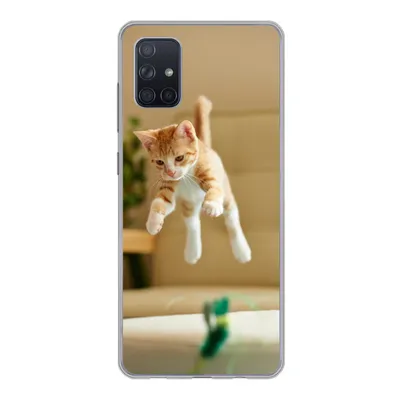 Produktbild von MuchoWow® Handyhülle Schutzhülle Hülle für Samsung Galaxy A71 Katze - Springen - Spielzeug Silikon Softcase Handy Hülle - Kartenbesitzer