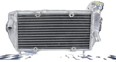 Obrázok produktu pre Chladič Yamaha YZF R3, hliníková konštrukcia, kompatibilita 2015-2023, účinné chladenie motora