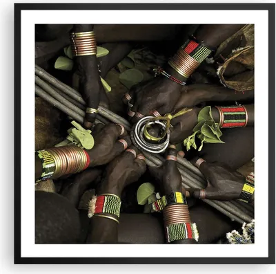 Produktbild von Gerahmtes Poster - Schwarzer Rahmen - Äthiopien Ritual Stamm - 60x60 cm - Wand Bild - Wanddeko - Wandbilder - Kunstposter - Wandposter - Bilderrahmen - Bilder - Kunstdruck - Wandbild - P2BAC60x60-4146