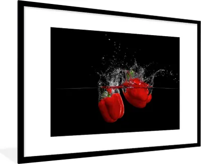 Produktbild von MuchoWow® Gerahmtes Poster Paprika - Gemüse - Stilleben - Wasser - Rot 90x60 cm - Poster mit Schwarzem Bilderrahmen Wandposter Rahmen Foto Bilder - Wanddekoration - Fotos