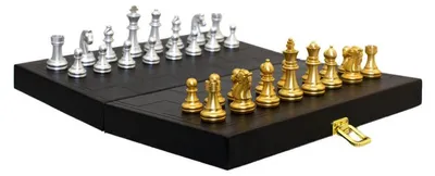 Produktbild von Backgammon-/Schachspiel in einem schwarzen Kunstlederkoffer
