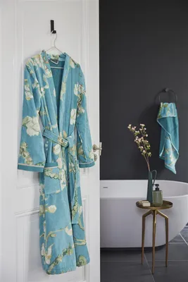 Produktbild von Beddinghouse x Van Gogh Museum Bademantel Blossom Bathrobe_Blue_UV_UV_XXL XXL 1 Bademantel