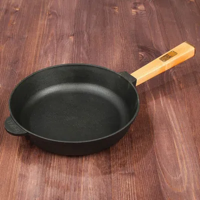 Productafbeelding van Famanu gietserpan van 24 cm met afneembaar houten handvat - Geschikt voor alle warmtebronnen
