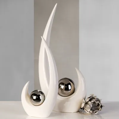 Zdjęcie produktu dla Casablanca Skulptur Move weiss/silber H.48cm Höhe: 48 cm Breite: 23 cm Tiefe: 8.50cm 96889