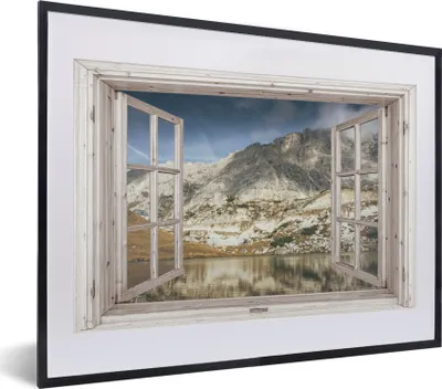 Produktbild von MuchoWow® Gerahmtes Poster Aussicht - Wasser - Berge 40x30 cm - Poster mit Schwarzem Bilderrahmen Wandposter Rahmen Foto Bilder - Bilderrahmen - Poster im Rahmen