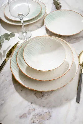 Produktbild von Hermia Concept, Hochwertiges 24-teiliges Dinner Set aus 100% Porzellan | 6 Servierplatten (25x25cm), 6 Teller (20x20cm), 6 Schalen (15x15cm), 6 Dessertteller (20x20cm) | Spülmaschinen- und mikrowellenfest, ideal für jeden Anlass.