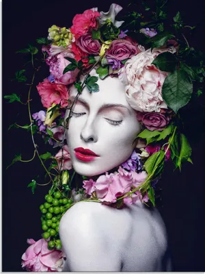 Produktbild von ARTland Glasbild Schöne Blumenkönigin Größe: 60x80 cm