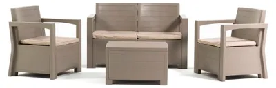 Immagine prodotto di Set da salotto da esterno a 4 posti con divano, poltrone, tavolo e cuscini in polipropilene effetto legno per giardino e terrazza - LICATA/colore tortora