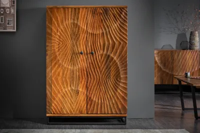 Produktbild von Massiver Barschrank SCORPION 141cm braun Mangoholz aufwendige 3D Schnitzereien