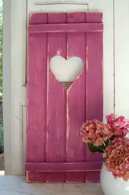 Produktbild von Wunderschöner landhaus Fensterladen HERZ in Shabby Chic lila/beere