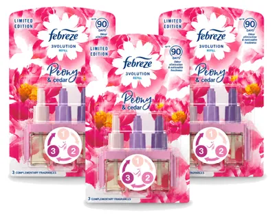 Imagen del producto de 3 unidades de recambio Febreze 3Volution, aroma "Piononos y Cedro", pack ahorro