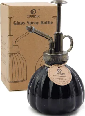 Zdjęcie produktu dla Opryskiwacz ogrodowy Vintage spryskiwacz do roślin, 16 cm wysokości, czarna szklana butelka, mosiężna pompka