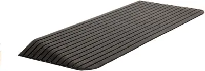 Image de Rampe de seuil en caoutchouc, dimensions 6,5 x 42 x 110 cm, capacité de charge 1000 kg, pour un accès sans obstacle