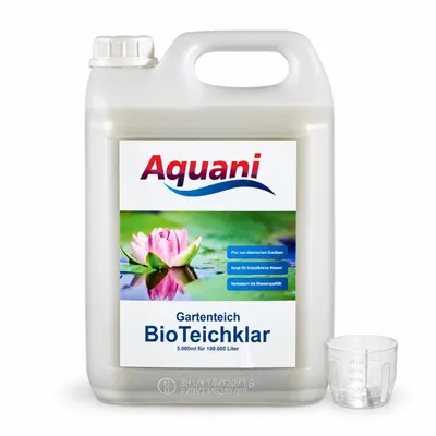 Aquani Bio-Teichklar, 5 L mit Messbecher auf weißem Hintergrund, KI-generiertes Bild
