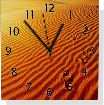 Produktbild von Wallario Design Wanduhr Fußspuren im Sand - Sanddüne in der Wüste aus Aluverbund, Größe 30 x 30 cm