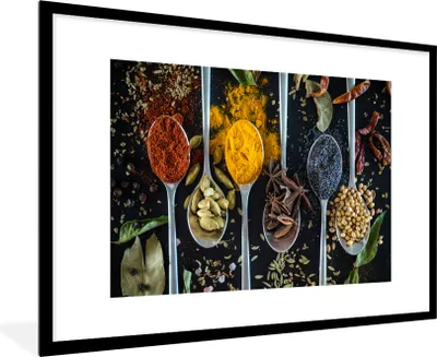 Produktbild von MuchoWow® Gerahmtes Poster Kräuter - Löffel - Gewürze - Schwarz - Küche 90x60 cm - Poster mit Schwarzem Bilderrahmen Wandposter Rahmen Foto Bilder - Wanddekoration - Fotos
