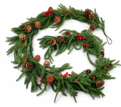 Image de Couronne de Noël Vigevee, longueur 1,8 m, avec 24 pommes de pin et 14 baies rouges, Image générée par une IA