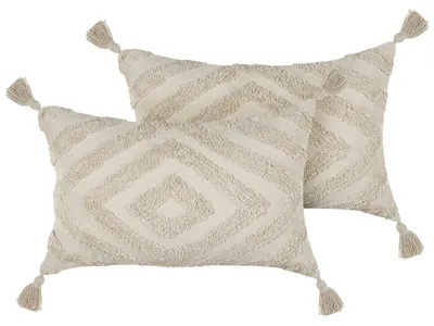 Produktbild von BELIANI Dekokissen 2er Set Beige Baumwolle 60x40 cm Rautenmuster mit Fransen Getuftet Abnehmbarer Bezug für Sofa Sessel Bett Wohnzimmer Schlafzimmer
