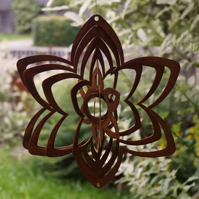 Produktbild von Edelrost Windspiel Blüte in eckiger Form - Durchmesser 22 cm