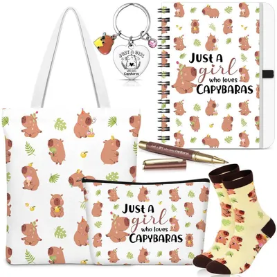 Immagine prodotto di Set regalo a tema capibara, composto da 6 articoli: pochette da toilette, portachiavi, calzini, quaderno, borsa