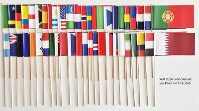 Produktbild von 48er Fähnchen-Set WM 2026 aus Papier und Holz, 21x11,5cm Fahne, 40cm Stab