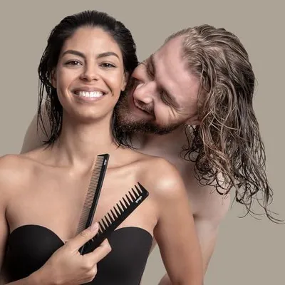 Produktbild von Carbonkamm als grober Bart- und Haarkamm für Männer und Frauen | 100% antistatisch für Bart und Haare | Grober Stylingkamm in Friseurqualität | Breiter Kamm für das Haarstyling