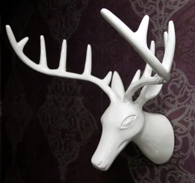 Produktbild von Casa Padrino Designer Geweih Aluminium Weiß Hirsch Massiv & Schwer Alu Dekoration Wandgeweih Wandfigur Wanddekoration